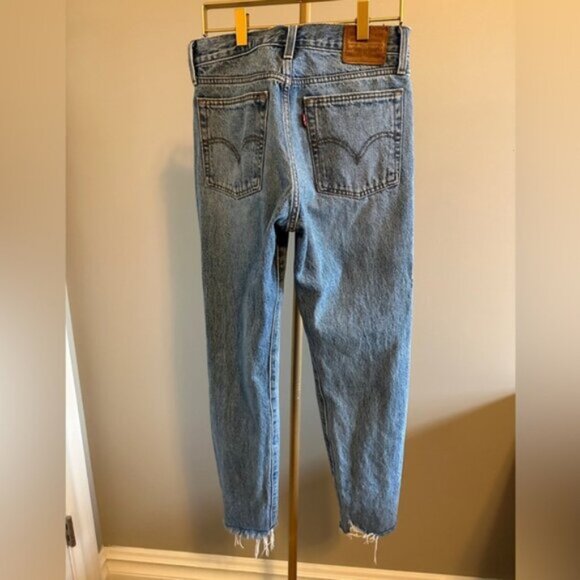 Levi’s Wedgie Fit Frayed Ankle Jeans – Medium Wash – Size 26 - Picture 4 of 6